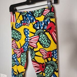 Lularoe statue of liberty, American flag leggings.